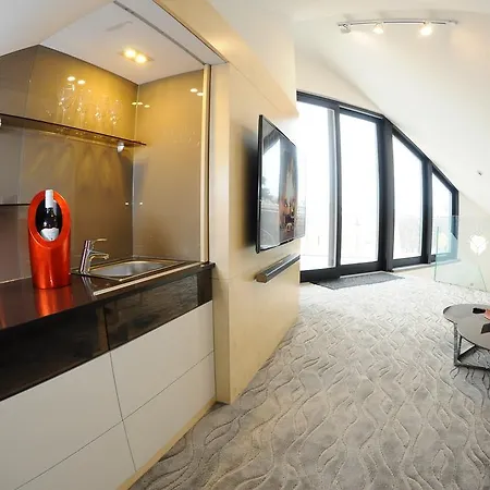 Park Executive Apartment *